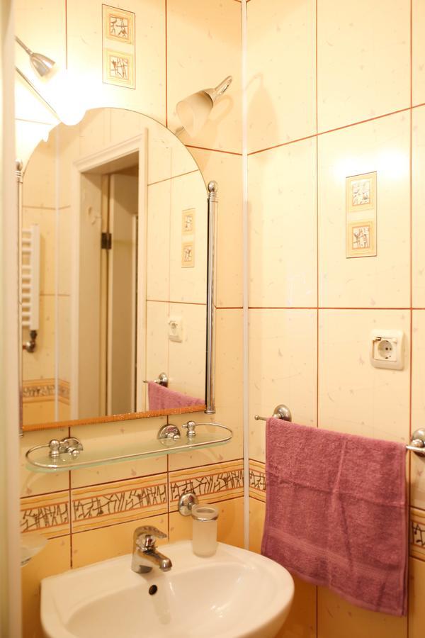 Apartment Near St. Elizabeth Church Lviv Bagian luar foto